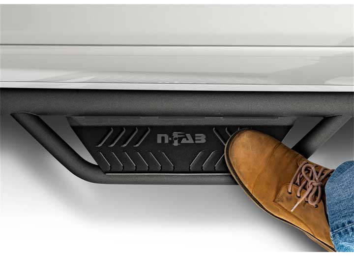 19-C RAM 1500 CREW CAB ALL BEDS TXT BLK CAB LENGTH PODIUM LG